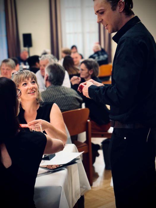 &copy; M&ouml;rder Dinner  
