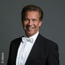 Steven Scheschareg, Bassbariton